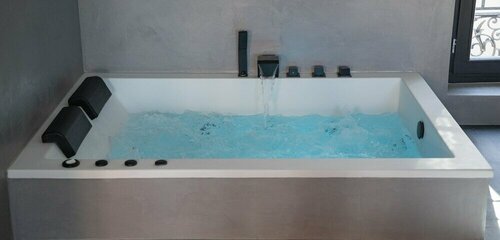 Ennéa - Jacuzzi & Luxury Suites, Забронировать Отель Перпиньян Pyrénées-Orientales