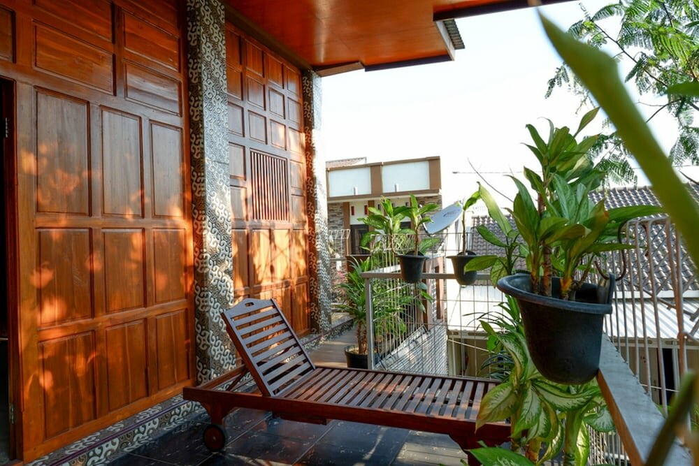 RedDoorz Syariah near Menara Kudus