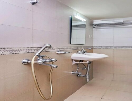 OYO 28109 Regent Hotel, Забронировать Отель Отели штата Махараштры 3 звезды, 3*