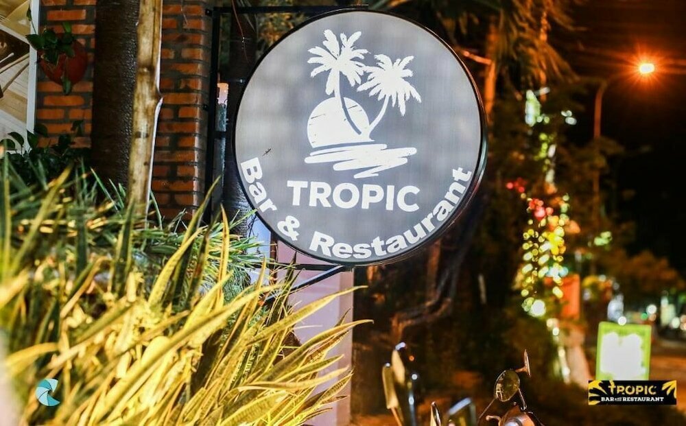 Tropic Hostel And Restaurant