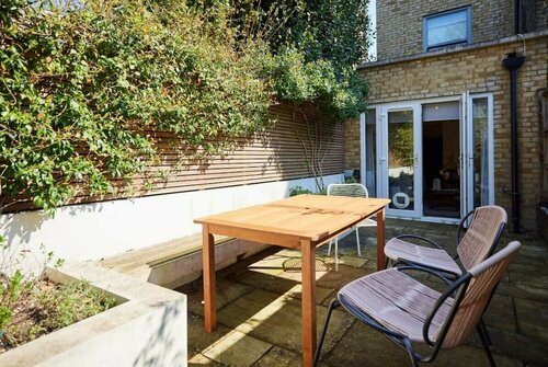 The London Scenery - Classy 2bdr House With Garden, Забронировать Отель Отели Большого Лондона с парковкой, Парковка