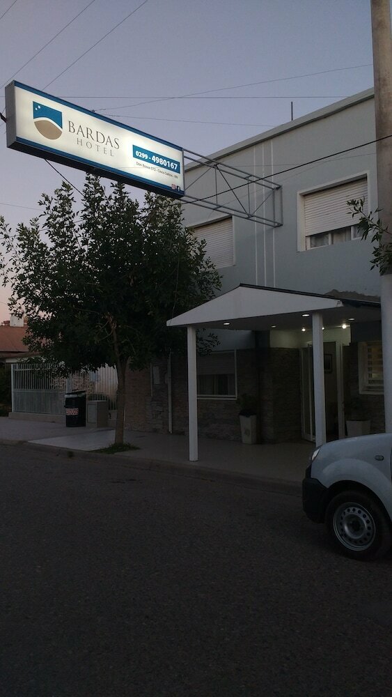 Bardas Hotel Cinco Saltos