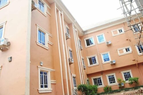 Nichole's Place LTD, Book Hotel Enugu hoteller med parkering, Parkering