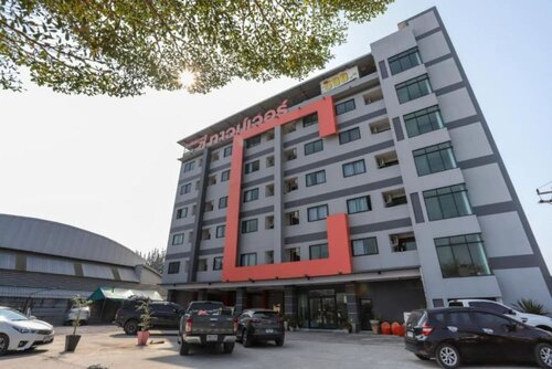C Tower Hotel, Забронировать Отель Отели Сурат Тхани с парковкой, Парковка