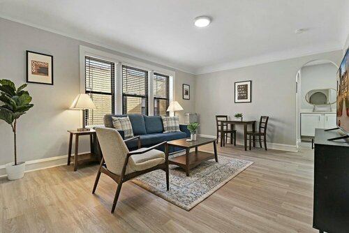 Appealing Montrose 1BR in Portage Park, Забронировать Отель Чикаго Большой Чикаго