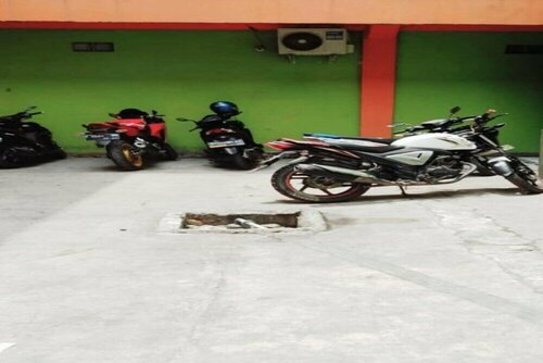 OYO 90706 Kost Alam Jaya Syariah, Reservar Hotel Hotéis 3* em Karawang, 3*