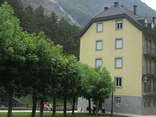 Albergue Turístico Rio Aragon, Забронировать Хостел Хостелы Valles Occidentales Natural Park, Хостел