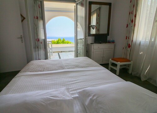 Home with View of Agios Ioannis in Tinos, Забронировать Дом для отпуска Отели Тиноса с парковкой, Парковка