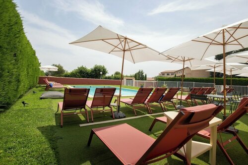 Logis Hotel La Goutte D'eau, Rezervovat Hotel Pernes-les-Fontaines Vaucluse