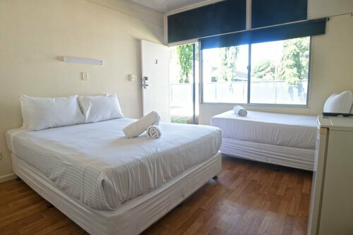 Nightcap at Marine Hotel, Boek Hotel Cardwell Queensland