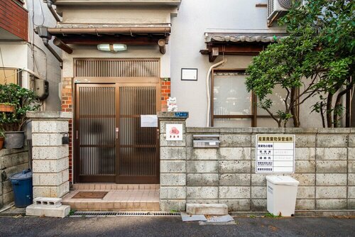Sakuragawa No Hakugetu Osaka Castle Villa, Забронировать Вилла Отели Осаки с парковкой, рядом с Osaka Philharmony Hall, Парковка