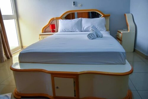 Hotel Edenia, Đặt Khách sạn Khách sạn ở Li-brơ-vin bao gồm bữa sáng, Bữa sáng