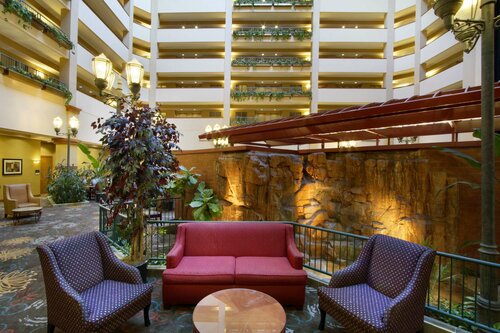Embassy Suites by Hilton Charleston Airport Convention Ctr, Забронировать Отель Северный Чарльстон 