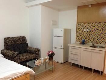 Yuelai Apartment Hotel