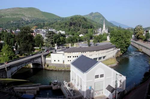 Hôtel La Source, Забронировать Отель Отели Лурд с парковкой, Парковка