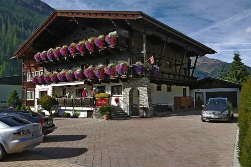 Haus Angela, Забронировать Отель Санкт-Якоб-ин-Деферегген Defereggen Valley