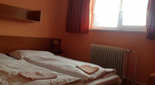 Penzion Lodenica, Boek Hotel Hotels in Žilinský kraj met parkeren, Parkeren
