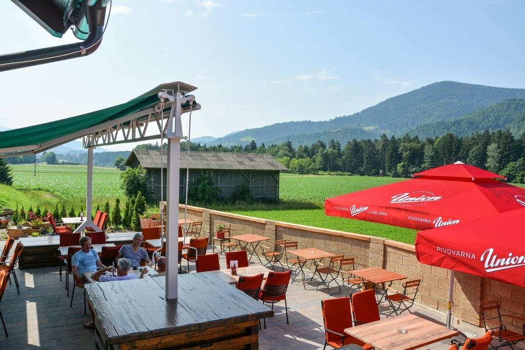 Ta Fabrika Restavracija,pizzerija in prenočišča