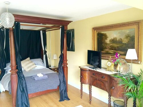 Lynbrook Guests House