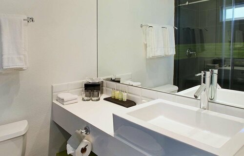 7 Springs Inn & Suites, Забронировать Апарт-отель Отели Палм-Спрингса с парковкой, рядом с Las Palmas, Парковка