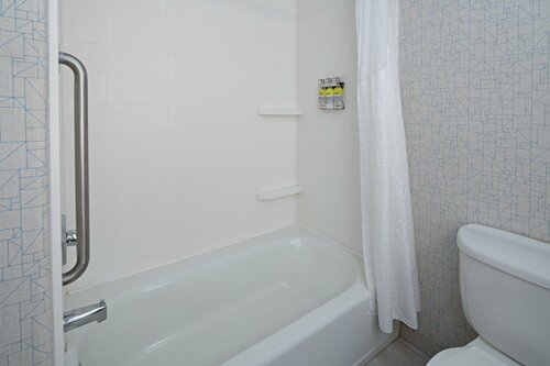 Holiday Inn Express Fresno South by IHG, Забронировать Отель Фресно штат Калифорния