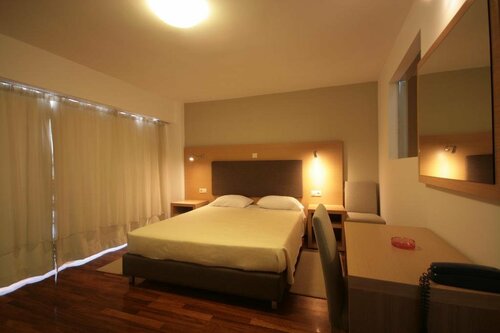 Liberty Hotel, Rezerwuj Hotel Hotele w Retimno z basenem, Basen