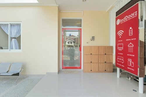 RedDoorz near Soekarno Hatta Airport, Prenota Hotel Hotel economici a Tangerang