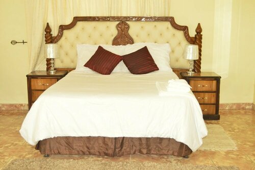 The Crown Inn Guest House, Varaa Matkakoti Harare hotellit, joissa on uima-allas, Uima-allas