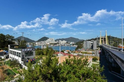 Yeosu Chunghong Pension, Забронировать Гостевой дом Dolsan-eup Йосу, рядом с Кобуксон
