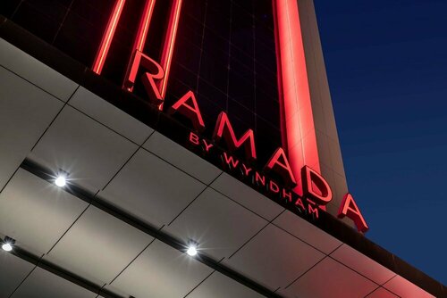 Ramada by Wyndham Riyadh King Fahd Road, Забронировать Отель Эр-Рияд  округ Эр-Рияд, рядом с Riyadh Golf Courses