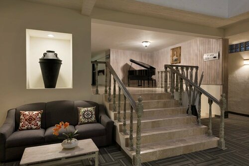 Howard Johnson Condesa, Rezervați Hotel Hoteluri în El Bajio cu parcare, Parcare