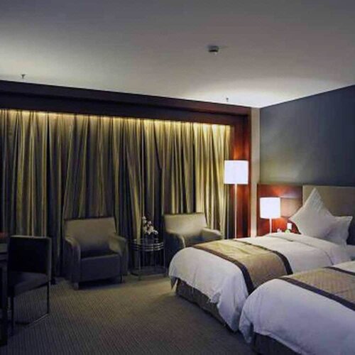 Junyi Dynasty Hotel, Забронировать Отель Отели Уханя с парковкой, рядом с Университет Уханя, Парковка