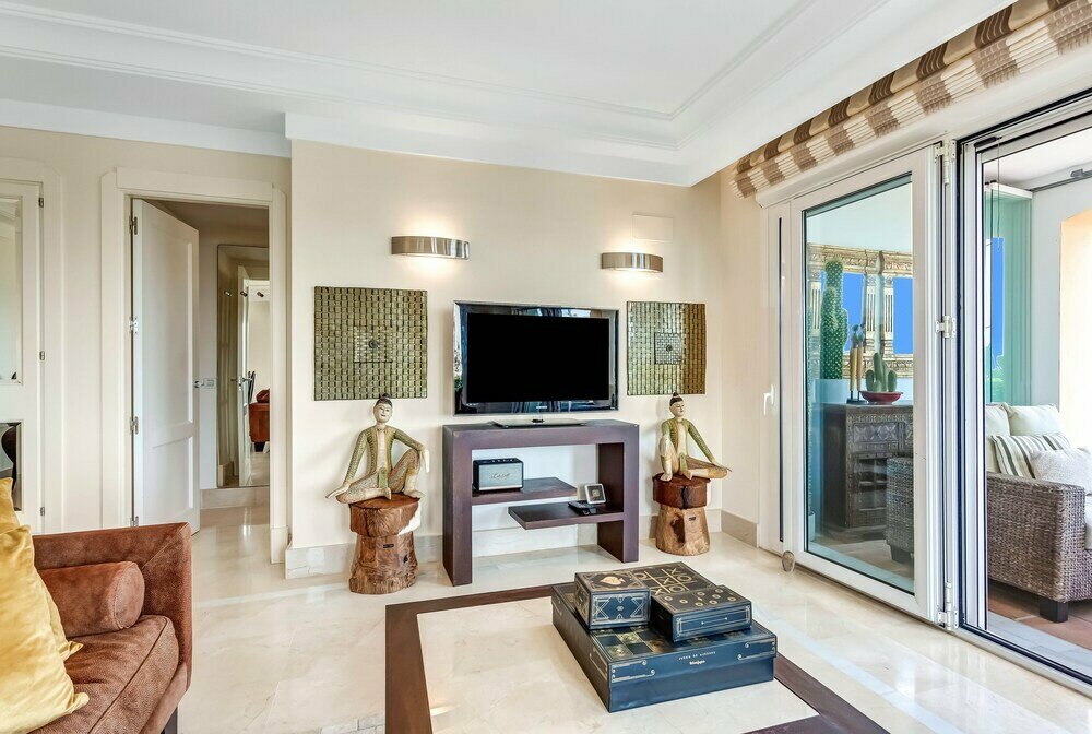 YOLO Spaces – Sotogrande Marina  Boutique Apartment