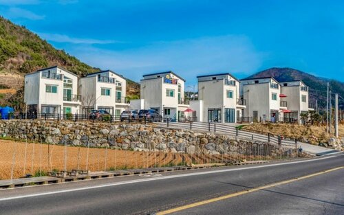 Yeosu Seommaeul Pension, Забронировать Отель Отели Йосу с парковкой, Парковка