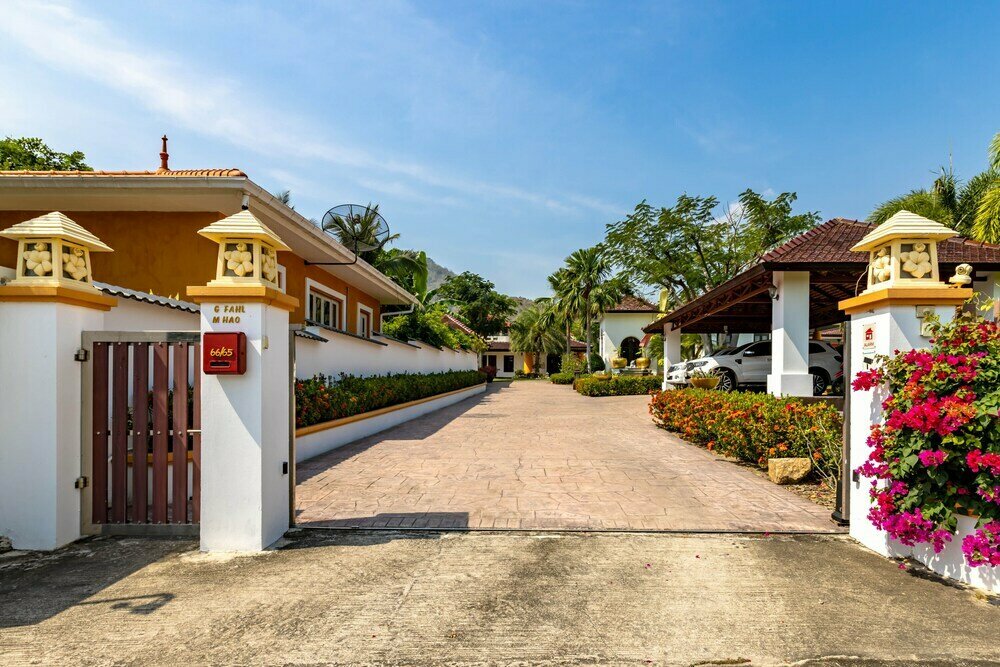 Bali Style Mansion In Great Location Hg