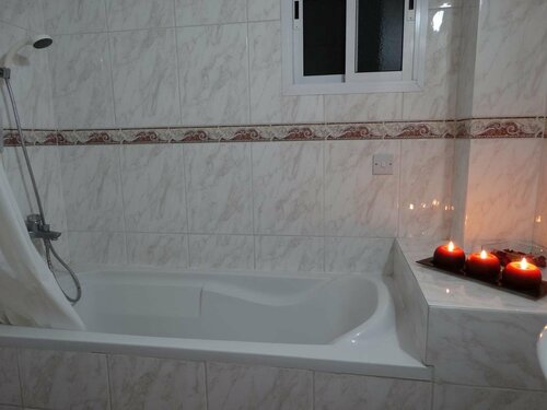 Koulas Apartment, Rezerwuj Apartament Hotele w Limassol z parkingiem, Parking