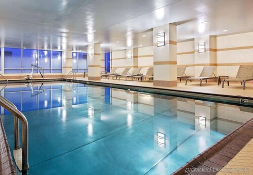 Louisville Marriott Downtown, Boek Hotel Hotels in Kentucky met zwembad, Zwembad