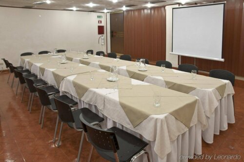 Innova Centro Internacional, Забронировать Отель Отели Богота с парковкой, рядом с Jorge Eliecer Gaitan Museum, Парковка