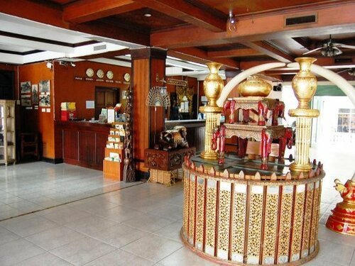 Prince Hotel Chiang Mai, Забронировать Отель Отели провинции Чианг Мая с парковкой, Парковка