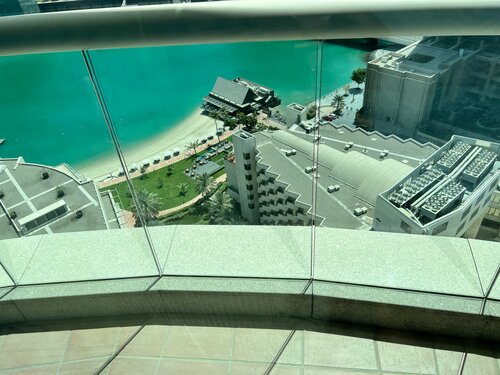 Beach Rotana - Abu Dhabi, Забронировать Курортный отель Отели Al Maryah Island с бассейном, Бассейн