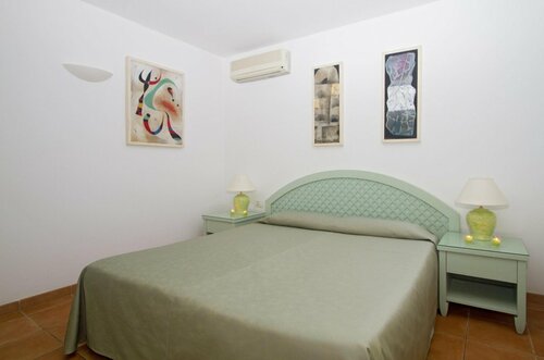 Velazquez, Book Hotel Puerto del Carmen 