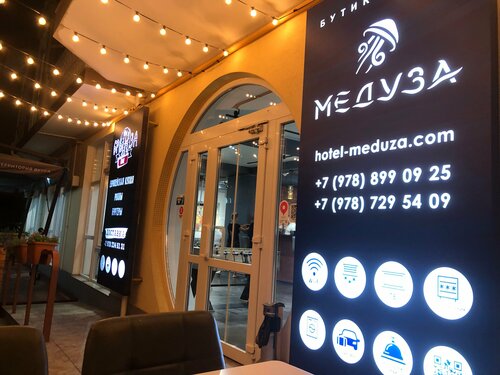 Meduza, Reservar Hotel Utes 