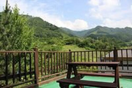 Danyang Hongbongwa Pension, Prenota Hotel Danyang Chungcheongbuk-Do