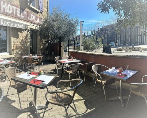 Hotel Restaurant La Place, Book Hotel Hoteller i Burgund med parkering, Parkering