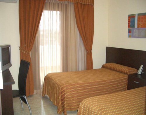 Piqué, Book Hotel  