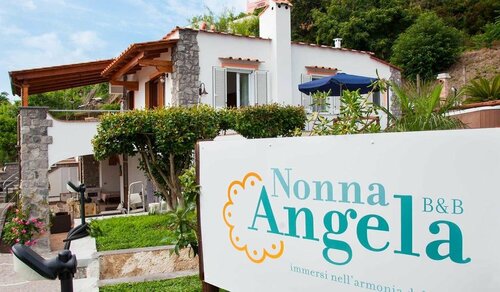BB Nonna Angela, Book Hotel Hoteller i Ischia med parkering, Parkering