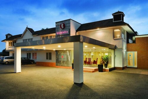 Ramada Hotel Warwick, Rezervați Hotel Hoteluri în Gloucestershire cu parcare, Parcare