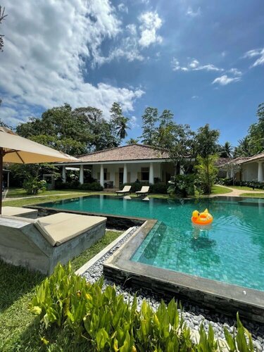 Claire Villa By Younger Villas & Resorts Villa, Book Villa Ahangama Sommerhuse, nær Ahangama Railway Station, Hytte