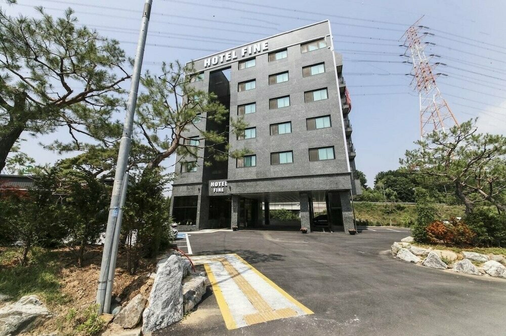 Fine Hotel