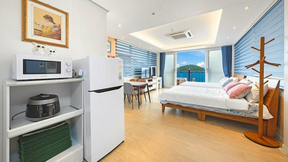 Yeosu Mogwa Pension
